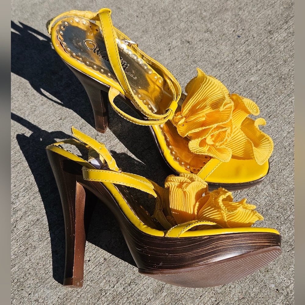 Wild Rose Womens Yellow Ruffle Strappy Stiletto High Heel Shoes 8